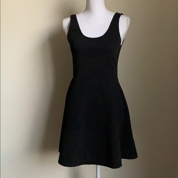 H&M Dresses & Skirts - H&M fit and flare mini dress